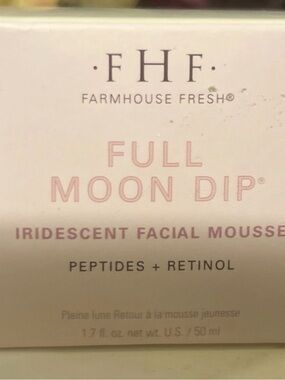FarmHouse Fresh Full Moon Dip Iridescent Facial Mousse - Pink